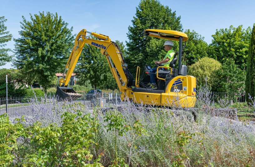 Komatsu Europe presents new electric PC33E-6 mini excavator at Intermat ...