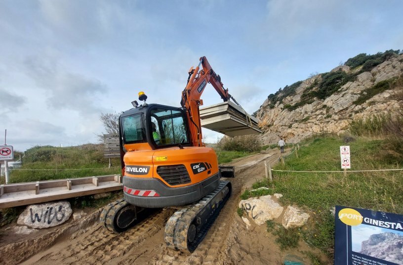 Develon DX62R Mini-Excavator Prepares Coastal Resort for Summer Season