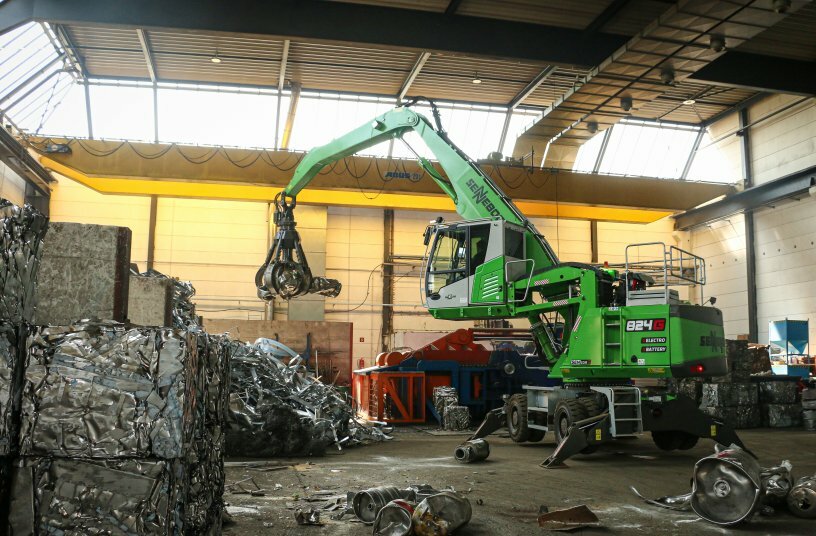The integrated work area limitation protects against collisions with the roof in the hall.<br>IMAGE SOURCE: SENNEBOGEN