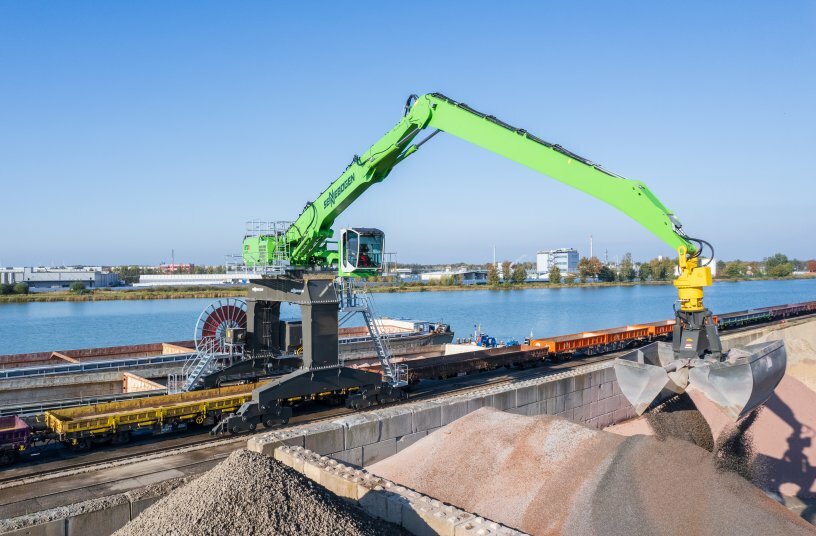 Die neue SENNEBOGEN-Umschlagmaschine erhöht die Umschlagleistung bei niedrigeren Betriebskosten. <br>BILDQUELLE: Albert Bergschneider GmbH