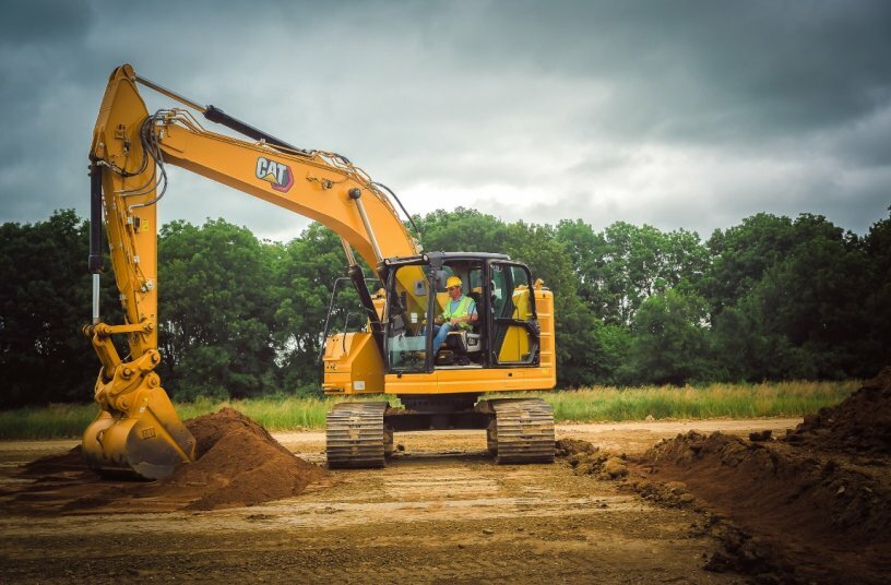 Cat® 325 Excavator with HD undercarriage<br>IMAGE SOURCE: Caterpillar