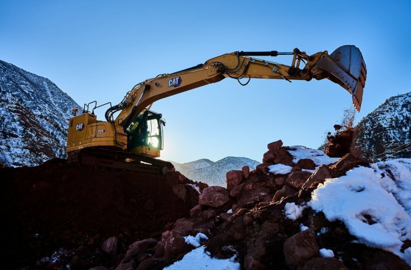 Cat® 325 Excavator with HD undercarriage<br>IMAGE SOURCE: Caterpillar
