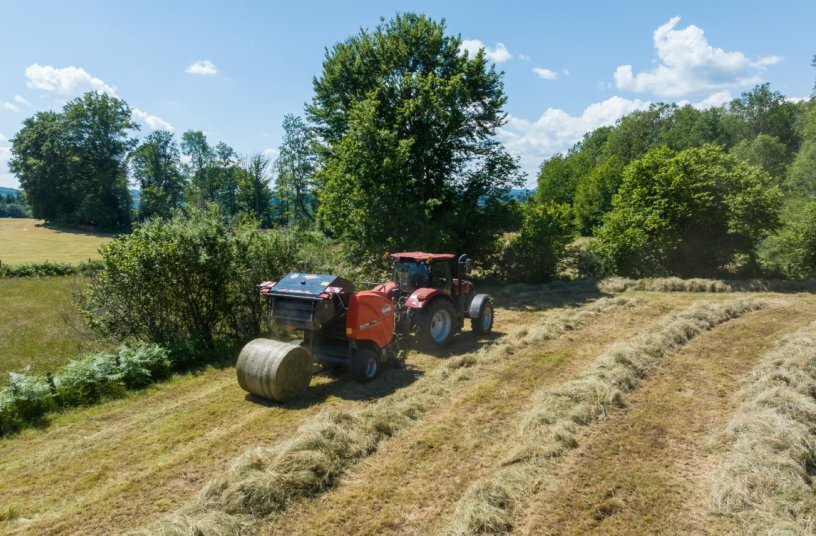 New KUHN FB 3125 fixed baler stands out in reliability<br>IMAGE SOURCE: KUHN-GELDROP B.V.