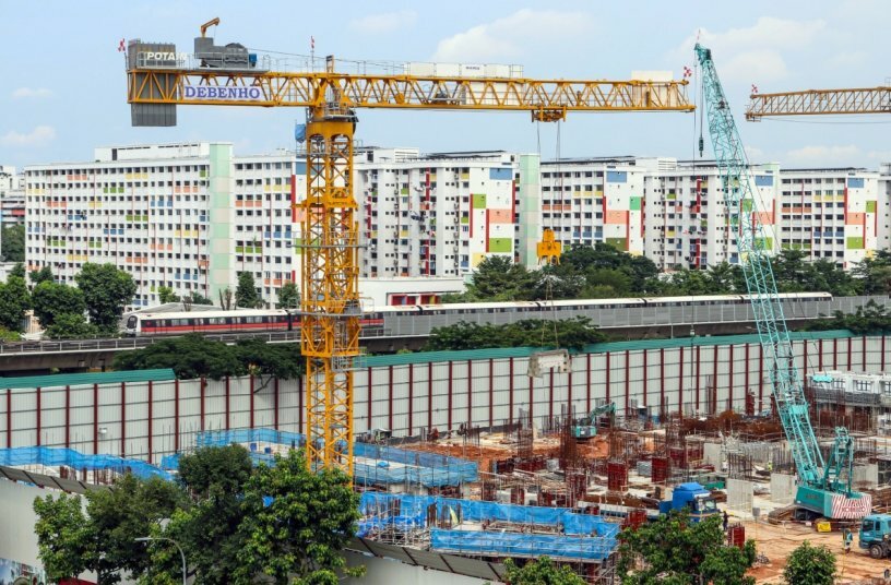 Singapore’s first Potain MCT 1005 helps advance prefabricated construction<br>IMAGE SOURCE: Manitowoc