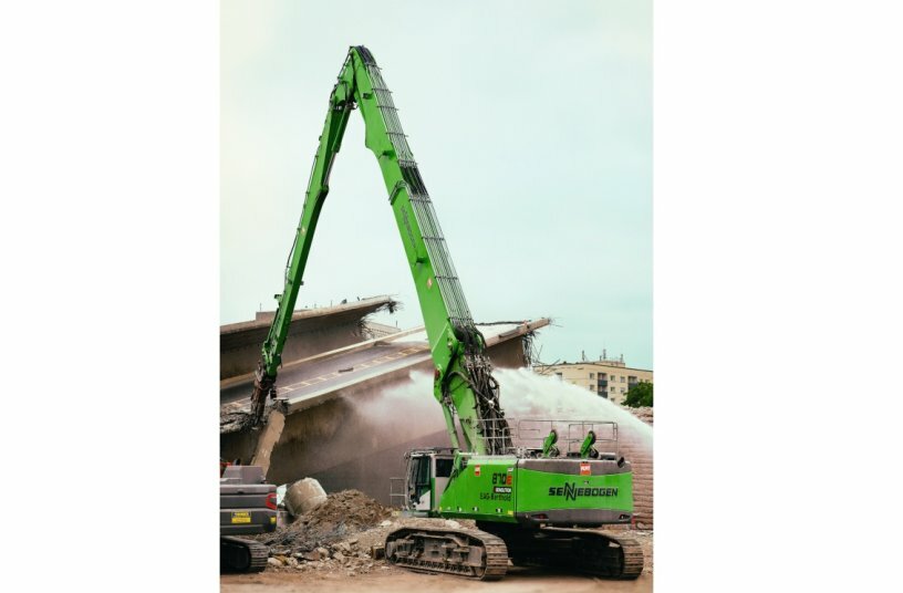 After dismantling, the debris was then transported away by trucks and tractors.<br>IMAGE SOURCE: Sennebogen