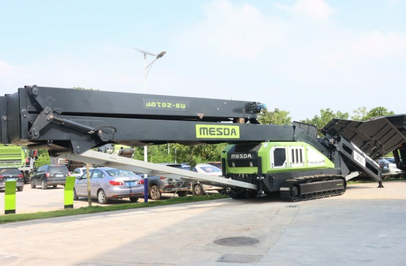 Mit kompakten Transportabmessungen von rund 12 x 2,5 x 3 Metern und einem Gewicht von 22 bis 26 Tonnen ist der B210F einfach zu transportieren.<br>BILDQUELLE: MESDA Deutschland GmbH & Co. KG