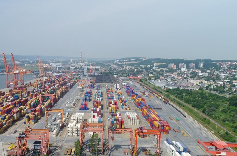 Gebrüder Weiss ist ab sofort auch in Polen und Malaysia unter eigener Marke aktiv. Hier: der Hafen Gdynia in Polen <br> Bildquelle: Port of Gdynia Authority SA