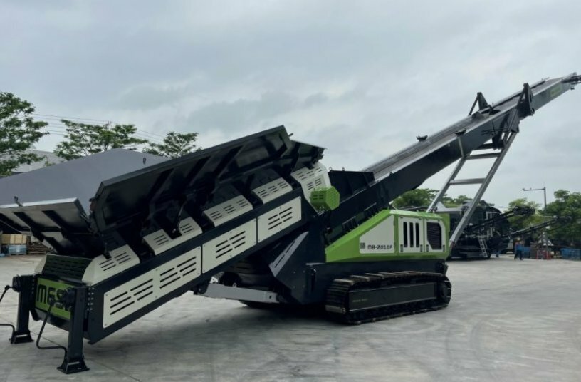 The MESDA low feeder B210F enables stockpiles of up to eight metres in height to be formed, thus significantly increasing storage capacity on the same footprint.<br>IMAGE SOURCE: MESDA Deutschland GmbH & Co. KG