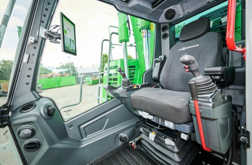 The new Maxcab comfort cab with the latest generation SENcon control system ensures maximum comfort and information for the driver and the fleet operator.<br>IMAGE SOURCE: SENNEBOGEN Maschinenfabrik GmbH