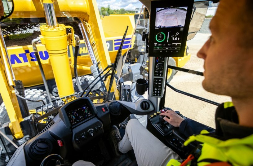 Wheel loader – Assistance & Safety<br>IMAGE SOURCE: Komatsu