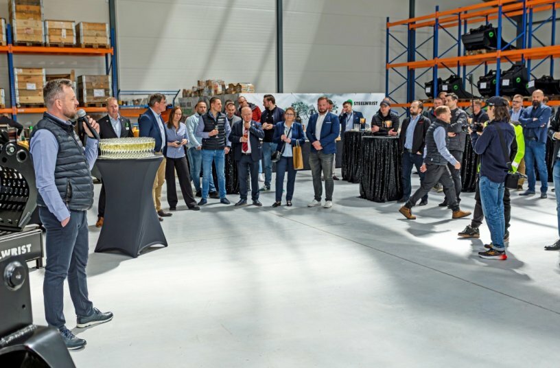 Marcin Tomczyk, Steelwrist Country Manager Polen, in seiner Begrüßungsrede<br>BILDQUELLE: Steelwrist AB
