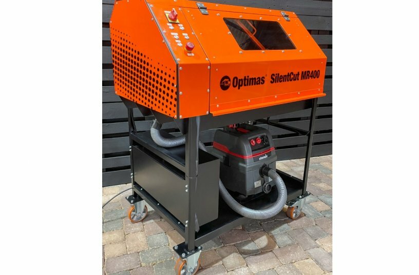 The fully encapsulated SilentCut MR 400 cutting machine will be presented at the Optimas trade fair booth.<br>IMAGE SOURCE: Optimas GmbH