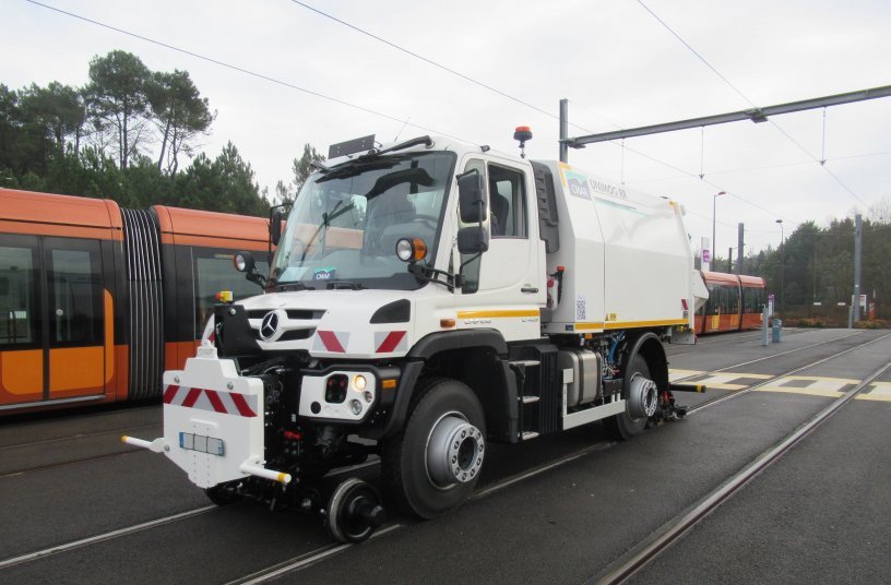 Unimog U 423 - Schienen- und Rillenreinigungsfahrzeug<br>IMAGE SOURCE: Daimler Truck AG