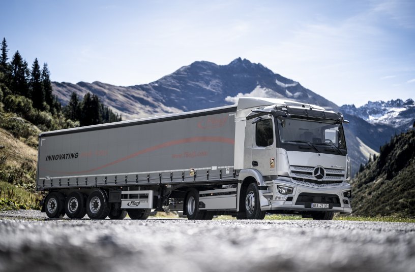 Mercedes-Benz eActros 300 Sattelzugmaschine in Tirol<br>BILDQUELLE: Daimler Truck Holding AG