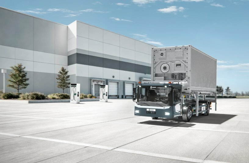 Visualisierung des neuen KAMAG ePM 101 mit neu gestaltetem Fahrerhaus auf dem Logistikhof.<br>BILDQUELLE: TII Group