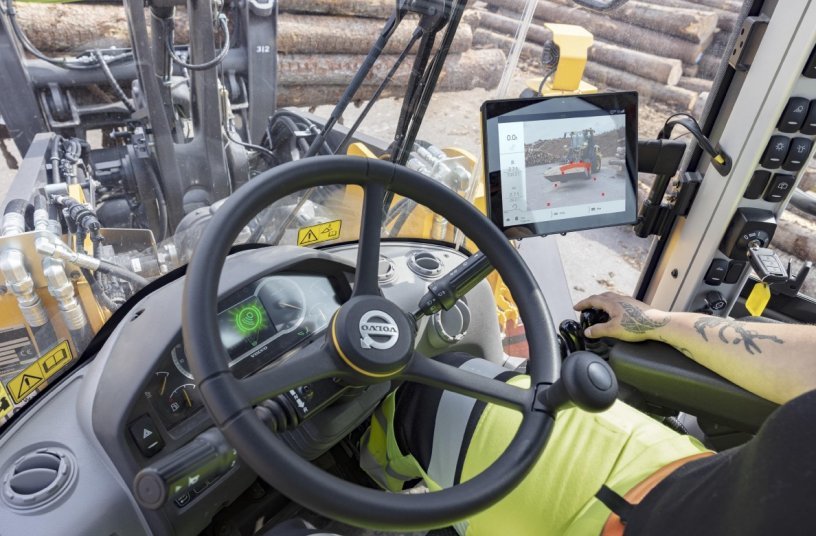 Collision Mitigation System enhances jobsite safety.<br>IMAGE SOURCE: Volvo CE