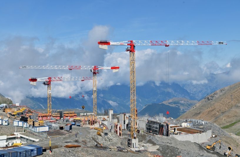 Potain-Krane helfen beim Bau der Seilbahnlinie 3S Jandri Express in Les Deux Alpes<br>BILDQUELLE: MANITOWOC COMPANY, INC.