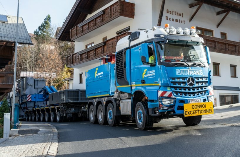 Through mountain villages: The 55-meter-long train takes challenging passages in its stride.<br>IMAGE SOURCE: © Markus Völter