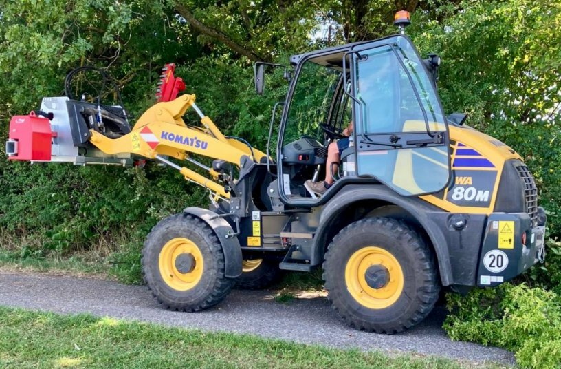 Der Bauhof der Gemeinde Bissingen zeigt, wie effizient kommunale Arbeit heute sein kann – mit dem vielseitigen WA80M-8 und innovativer Anbauausstattung.<br>BILDQUELLE: Kuhn Baumaschinen Deutschland GmbH