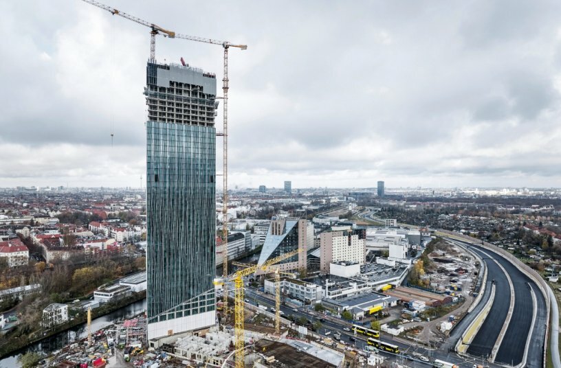 Estrel Tower Vogelperspektive<br>BILDQUELLE: Zeppelin Rental GmbH