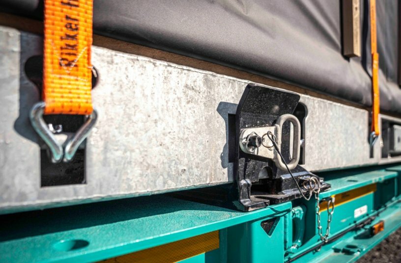 Transportlösung für übergroße Holzmodule: Rikker setzt auf DOLL Tiefbett<br>BILDQUELLE: DOLL Fahrzeugbau GmbH