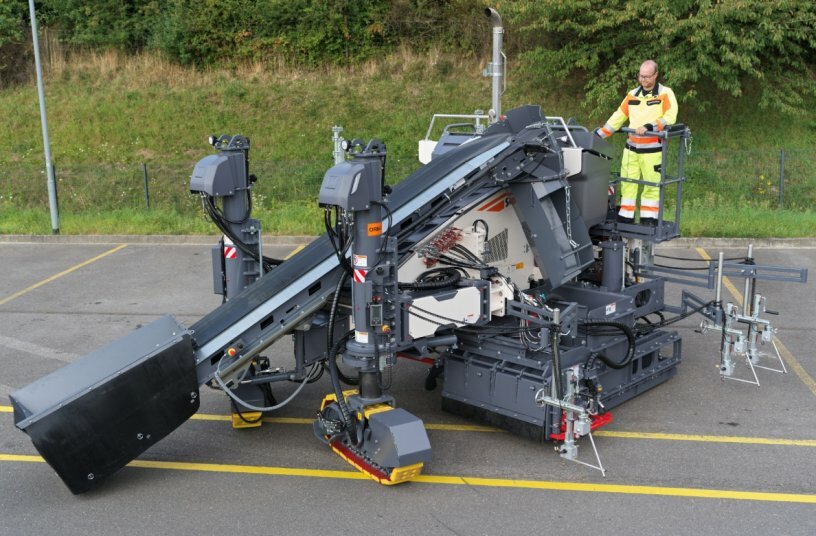 The Wirtgen slipform paver SP 33 can pave surfaces with a width of up to 2.2 m (7 ft) in offset mode and up to 3.0 m (10 ft) in Crosspave mode.<br>IMAGE SOURCE: WIRTGEN GROUP