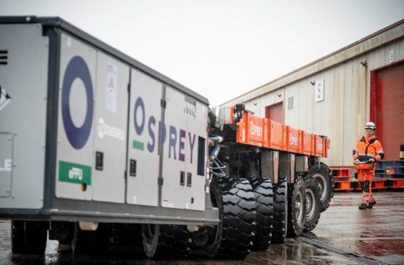 Osprey führte mit dem elektrischen PowerPack Unit (ePPU) von TII SCHEUERLE die erste bekannte elektrische SPMT-Transportoperation im Vereinigten Königreich erfolgreich durch.<br>BILDQUELLE: TII Group