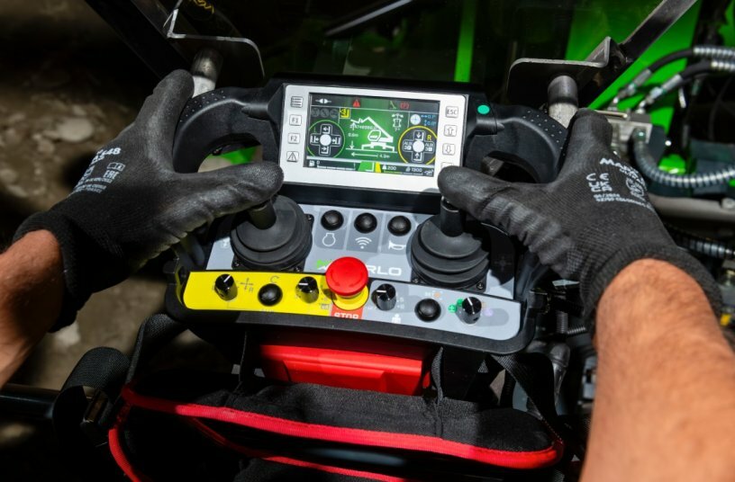 Merlo introduces ROTO16 and ROTO18: innovation, performance and operating comfort in compact rotating telehandlers<br>IMAGE SOURCE: Merlo SpA