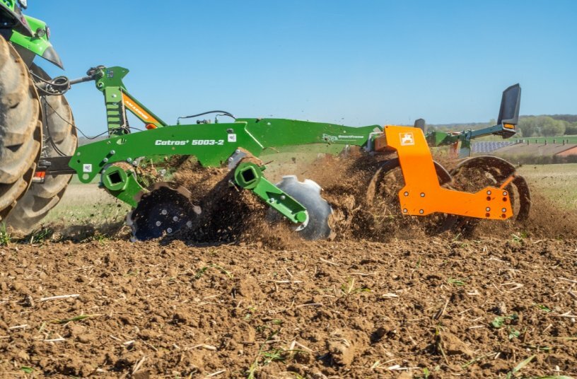 AMAZONE DFW 580 double flex ring roller with Catros+ 5003-2 mounted compact disc harrow.<br>IMAGE SOURCE: AMAZONEN-WERKE H. DREYER SE & Co. KG