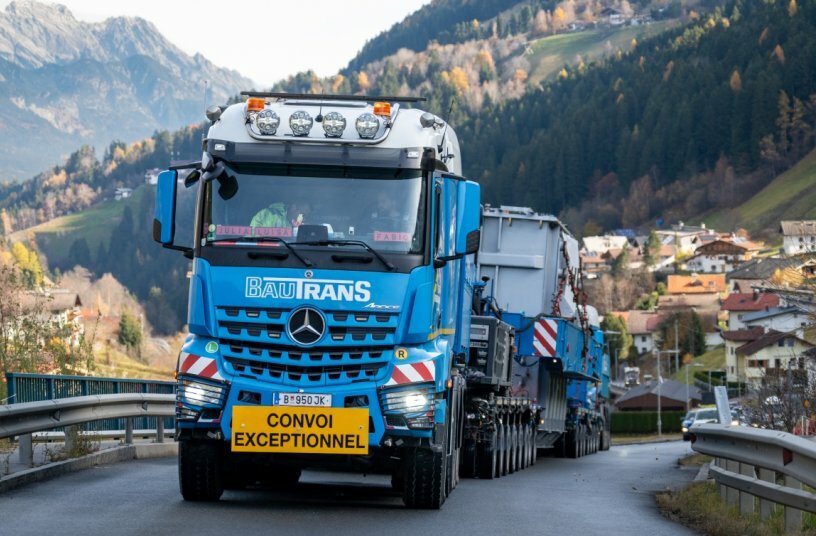 Challenging gradients on the way up to an altitude of over 2,000 m – no problem with the help of the Goldhofer ADDRIVE<br>IMAGE SOURCE: © Markus Völter