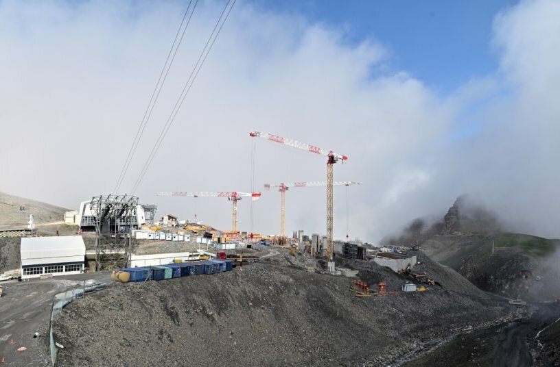 Potain tower cranes triumph in remote French Alps cable car project<br>IMAGE SOURCE: MANITOWOC COMPANY, INC.