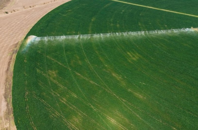 Central pivot irrigation systems<br>IMAGE SOURCE: FPT Industrial S.p.A.