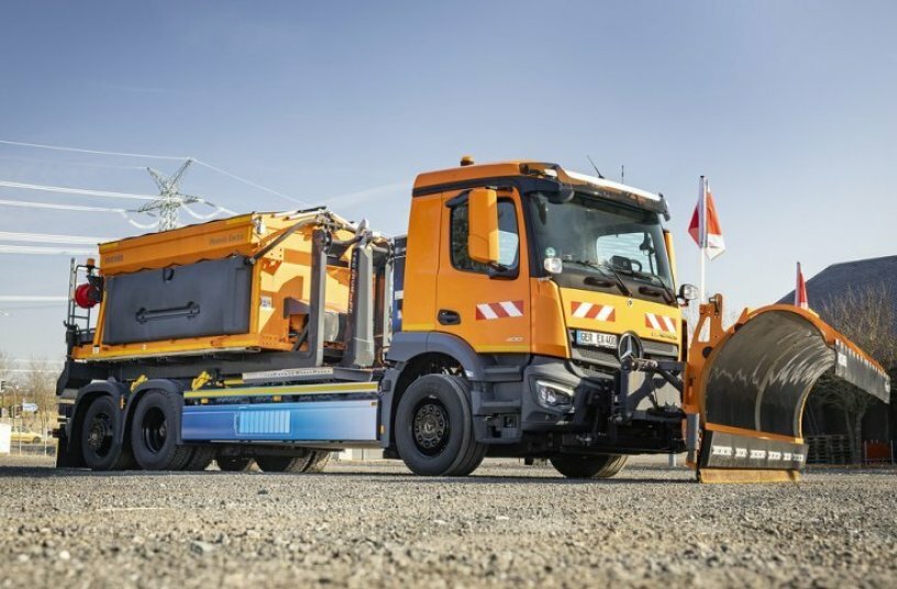 Mercedes-Benz eActros 400 in winter service<br>IMAGE SOURCE: © Daimler Truck AG