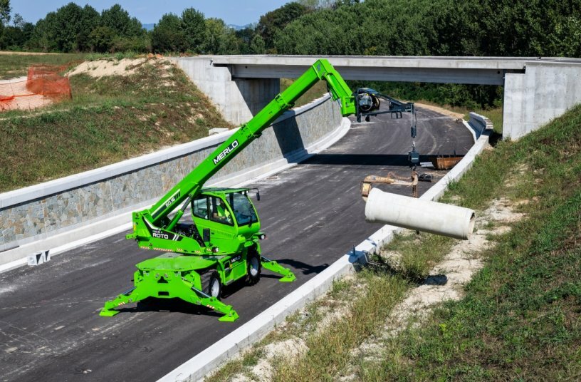 Merlo introduces ROTO16 and ROTO18: innovation, performance and operating comfort in compact rotating telehandlers<br>IMAGE SOURCE: Merlo SpA