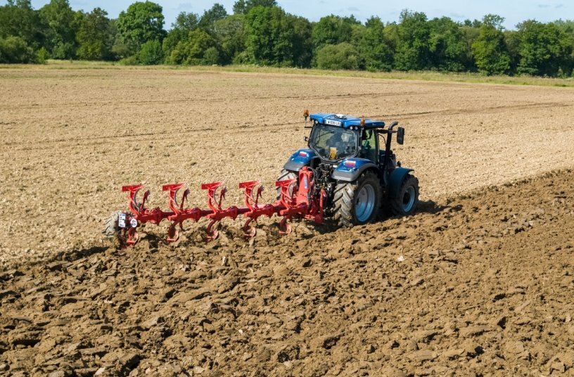New MASTER M mounted plough: Simple, intuitive and powerful<br>IMAGE SOURCE: KUHN SAS