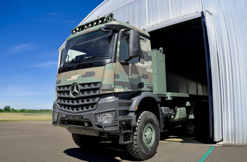 Arocs 2736A 6x6 with HIAB hooklift system for flexible military logistics missions<br>IMAGE SOURCE: TSD