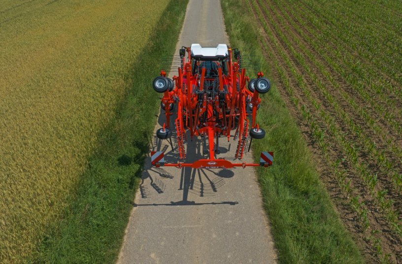 Dreipunkt-Zweikreiselschwader mit Mittenablage GA 7631 P<br>BILDQUELLE: KUHN SAS