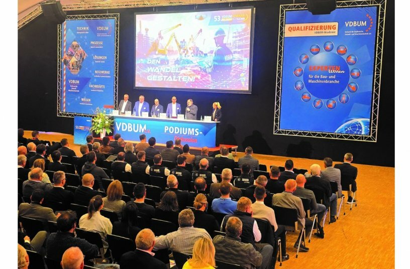 Kompakte Wissensvermittlung: Rund 1.200 Führungskräfte werden am Fitness-Programm für die Baubranche, Umwelt- und Maschinentechnik teilnehmen.<br>BILDQUELLE: VDBUM