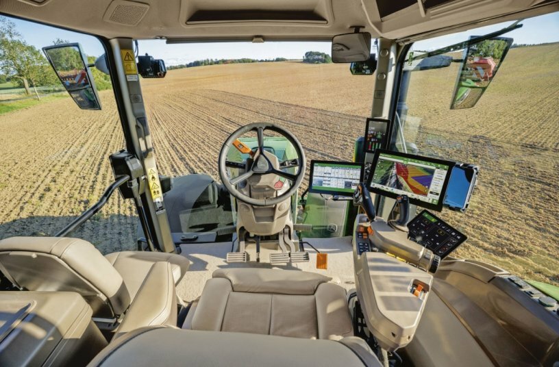Three new 8 series tractors: John Deere Expands 8R and 8RX Tractor Series with New High-Horsepower Models for Large-Scale Farming<br>IMAGE SOURCE: John Deere Walldorf GmbH & Co. KG