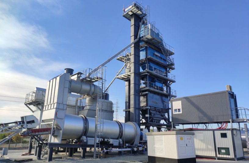 The Benninghoven asphalt mixing plants type ECO 4000 are also ensuring reliable production of the construction material at the Bulgarian sites in Kutsina, Stara Zagora and Mezdra.<br>IMAGE SOURCE: WIRTGEN GROUP
