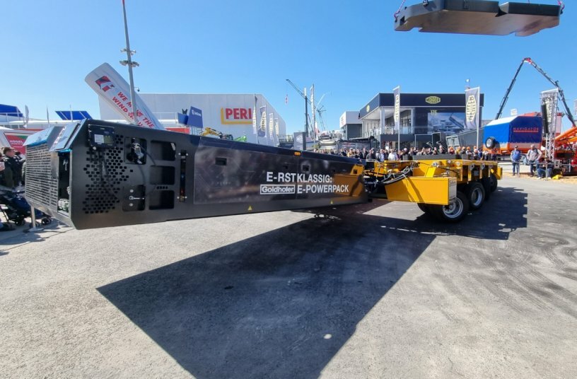 The highlight of BAUMA: Hydraulically adjustable PST/SL-E split Widening with the brand new E-PowerPack from Goldhofer<br>IMAGE SOURCE: Goldhofer AG