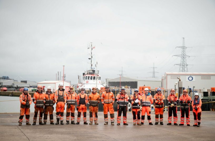 Together for sustainable heavy transport: The Osprey team following the successful deployment of TII SCHEUERLE's electric PowerPack Unit (ePPU).<br>IMAGE SOURCE: TII Group