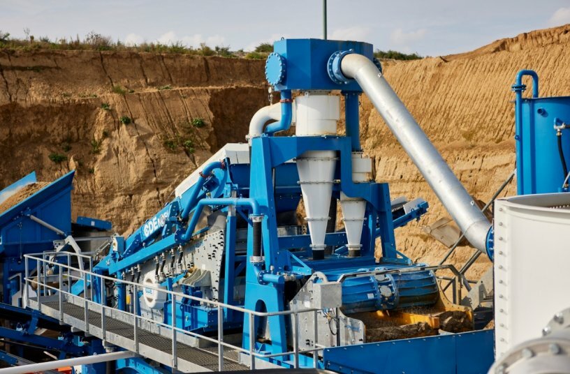 Die vielseitige Anlage besteht aus einer modularen Waschanlage M2500, die Beschickung, Klassierung, Waschen und Verhaldung auf einem einzigen Chassis integriert umfasst<br>BILDQUELLE: JComms; CDE