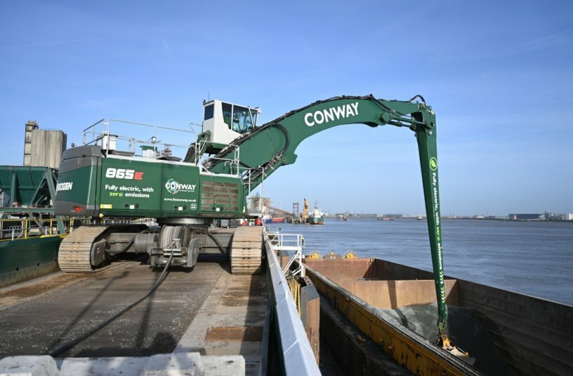 Unload ship in 6 hours and reduce energy consumption<br>IMAGE SOURCE: Sennebogen