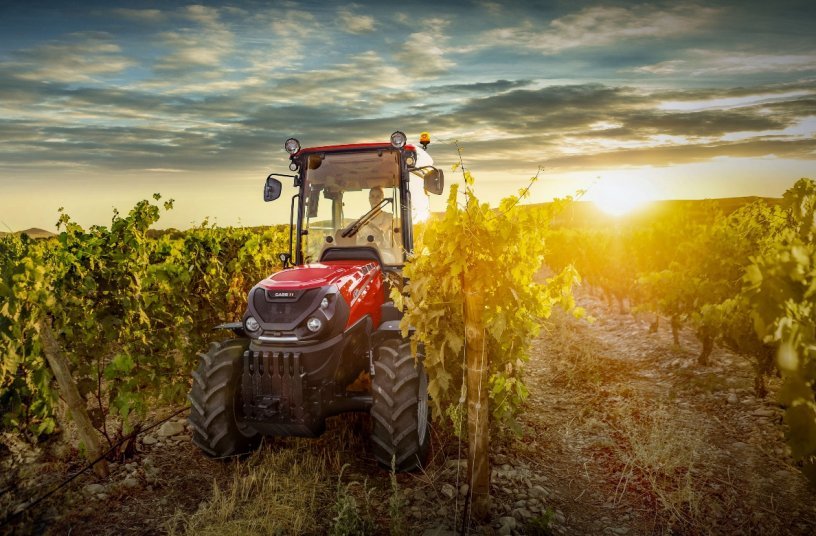 Case IH Quantum 120F work on filed<br>IMAGE SOURCE: CNH Industrial N.V.; Case IH
