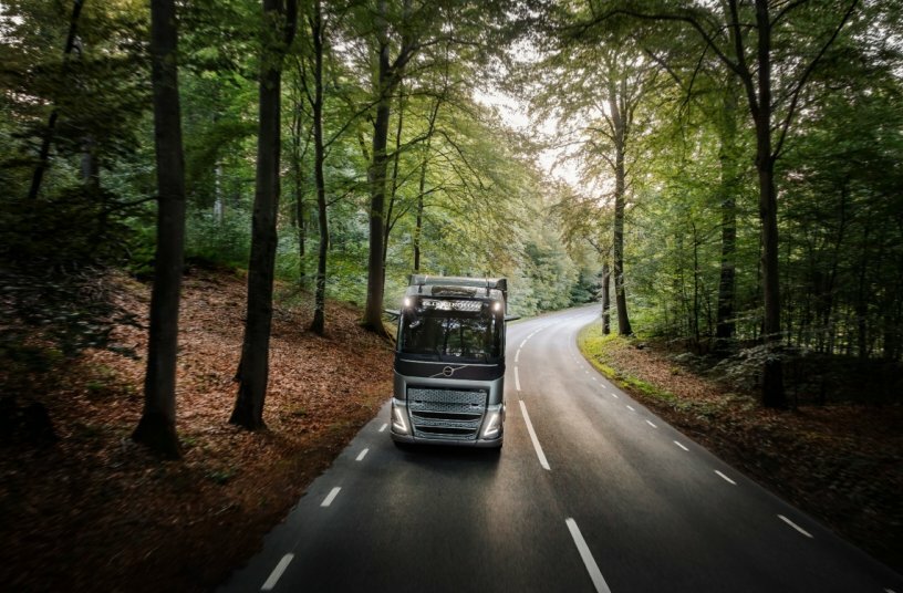 Volvo Trucks launches world-first stop/start engine technology to save fuel and CO2<br>IMAGE SOURCE: Volvo Trucks