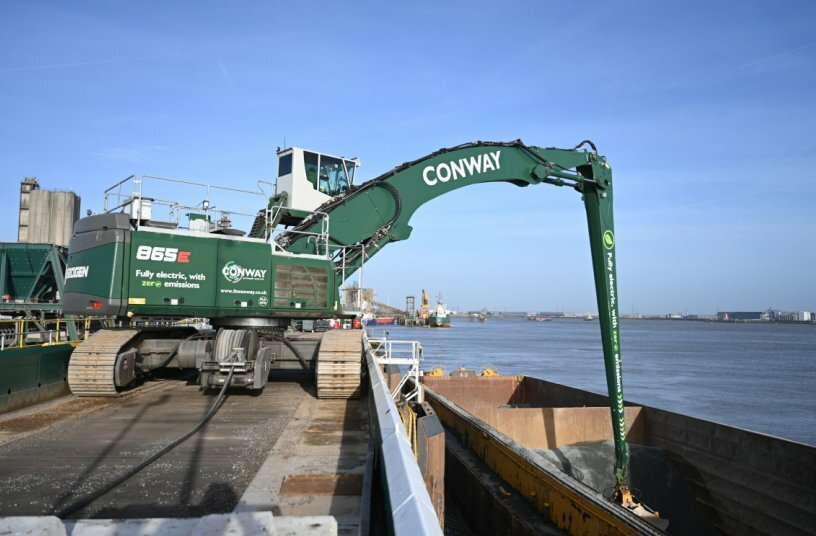 Schiff ausladen in 6 h und Energieverbrauch senken<br>BILDQUELLE: Sennebogen