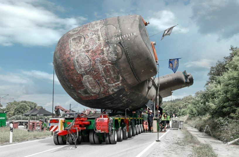 The world's first rotation of a submarine on a modular platform trailer.<br>IMAGE SOURCE: TII Group