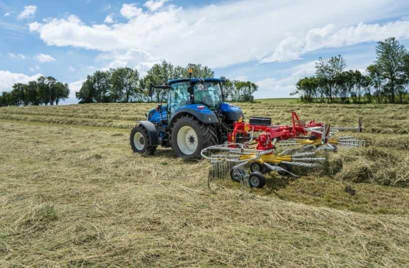 TOP V 6520 C: The new manoeuvrable rake from Pöttinger