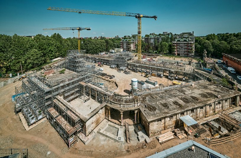 A 125 EC-B 6 and 240 EC-B 12 Fibre from Liebherr are involved in the construction of a sustainable thermal spa in Milan, Italy.<br>IMAGE SOURCE: Liebherr-International Deutschland GmbH